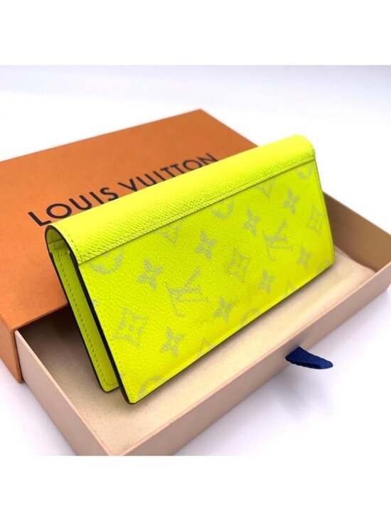 Louis Vuitton Taigarama Portefeuille Brazza NM Jaune Yellow  Louis Vuitton Taigarama Portefeuille Brazza Neon Yellow Wallet